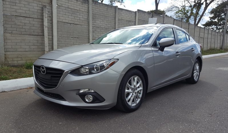 Mazda Mazda3 2014 usado ubicado en Guatemala - Motor 2.0 SkyActiv (155hp) - Transmisión Automática DRIVE de 6 velocidades + retroceso - Vidrios eléctricos - Retrovisores eléctricos - Sunroof - Aire Acondicionado - Timón asistido electrónicamente