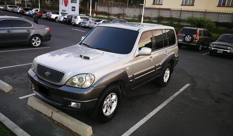 Camioneta Hyundai Terracan 2005 de agencia en excelente estado, con motor 2500 cc Turbodiesel con Intercooler, caja mecánica con transmisión 4x4 retrancado, A/C, vidrios eléctricos;